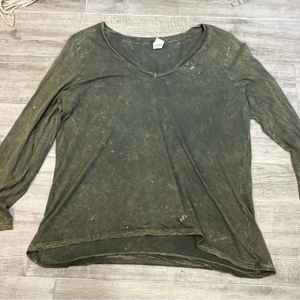 LA Teez Women’s Solid Green Distressed Top V Neck Size 2XL Long Sleeve Grunge - Picture 8 of 8